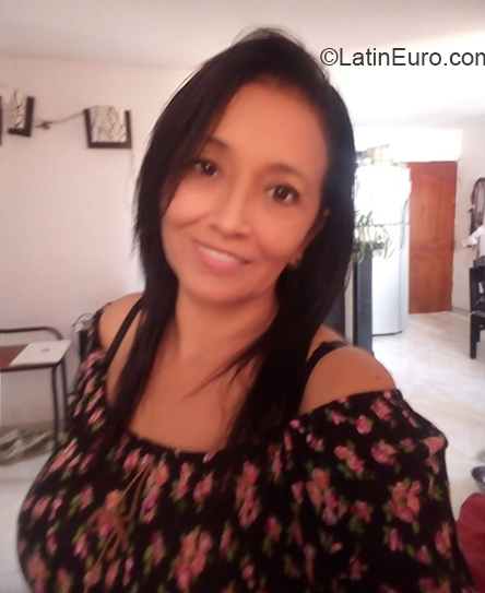 Date this foxy Colombia girl Shyrli from Barranquilla CO30046