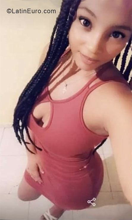 Date this sensual Dominican Republic girl Nicole from Santo Domingo DO39815