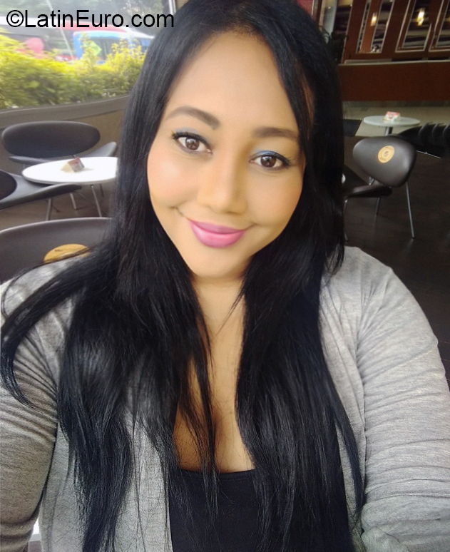 Date this fun Colombia girl Lorelay from Bogota CO30251