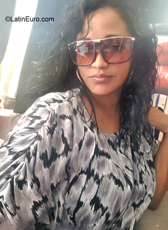 Date this sensual Dominican Republic girl Rose from Santiago DO40180