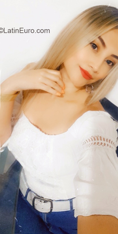 Date this good-looking Colombia girl Luisa from Medellin CO30280