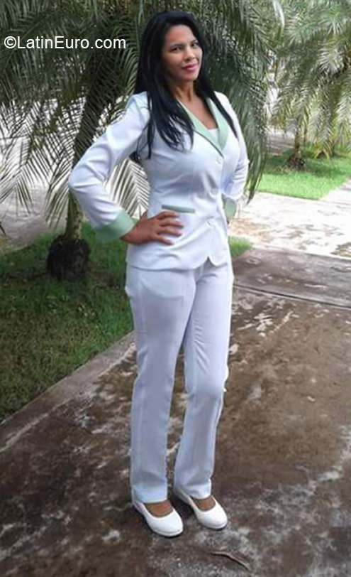 Date this beautiful Dominican Republic girl Alexa Estafania from La Vega DO39867