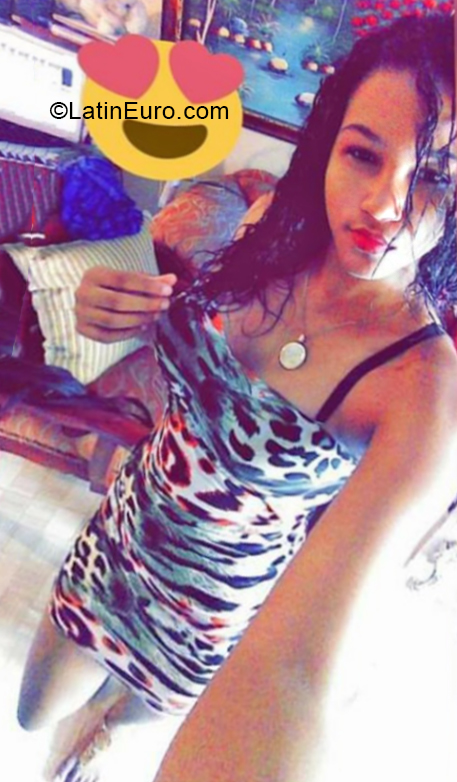 Date this sultry Dominican Republic girl Kasmir from Santo Domingo DO39893