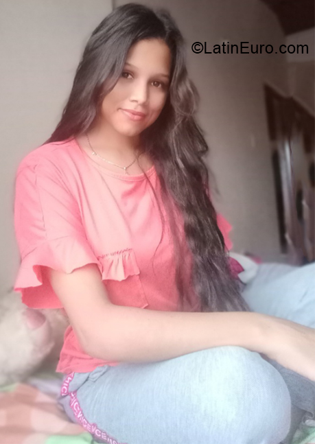 Date this nice looking Colombia girl Dallana pereira from Santa Marta CO30398