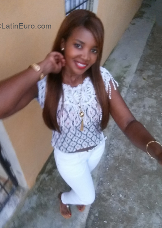 Date this sultry Dominican Republic girl Vianka from Santo Domingo DO39936