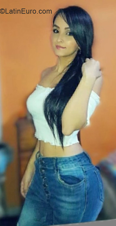 Date this young Colombia girl Mar from cali CO30440