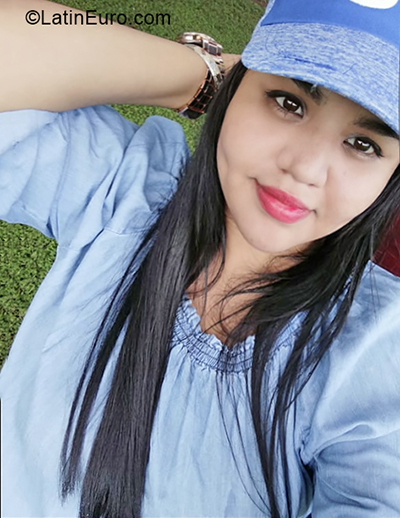 Date this good-looking El Salvador girl Faby from San Salvador SV169