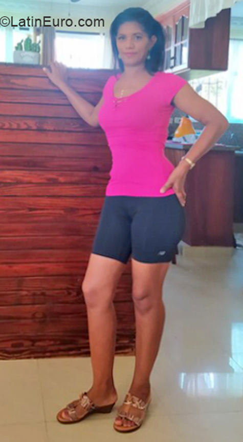 Date this lovely Dominican Republic girl Gladys from Santiago De Los Caballeros DO39971