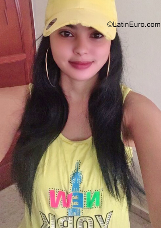 Date this good-looking Dominican Republic girl Rosana from Bonao DO39977