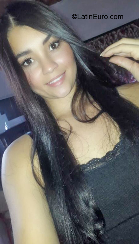 Date this georgeous Colombia girl Paola from Pereira CO30516