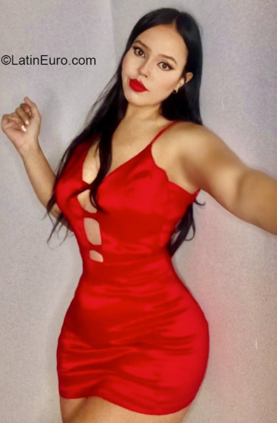 Date this voluptuous Colombia girl Stephanie from Cucuta CO30555