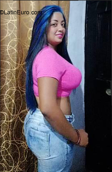 Date this tall Colombia girl Yessi from Buga CO30572