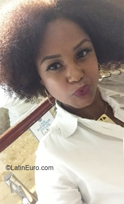 Date this attractive Dominican Republic girl Esther from Santo Domingo DO40019