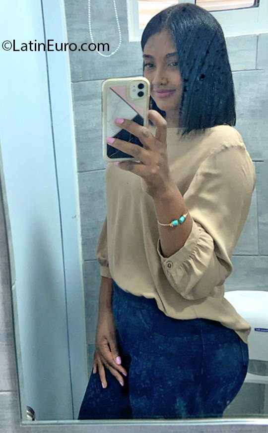 Date this charming Dominican Republic girl Yismel from Santo Domingo DO40038