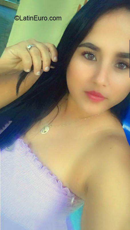 Date this lovely Dominican Republic girl Madelyne from Santiago DO40070