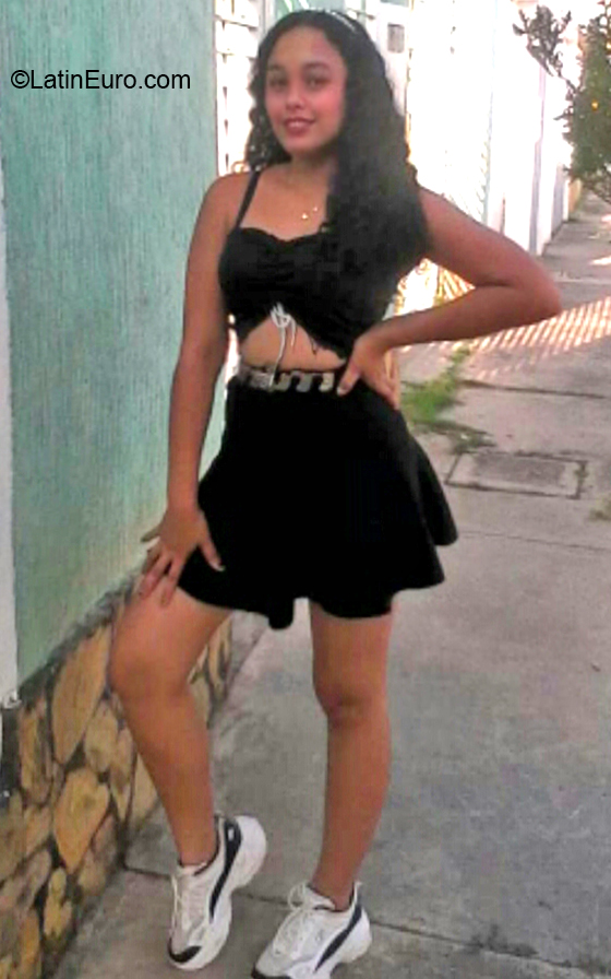 Date this hot Venezuela girl Neyli from Maracay VE4022