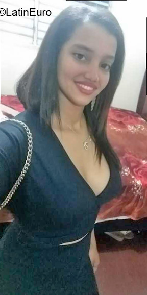 Date this lovely Dominican Republic girl Darelis from Santo Domingo DO40099