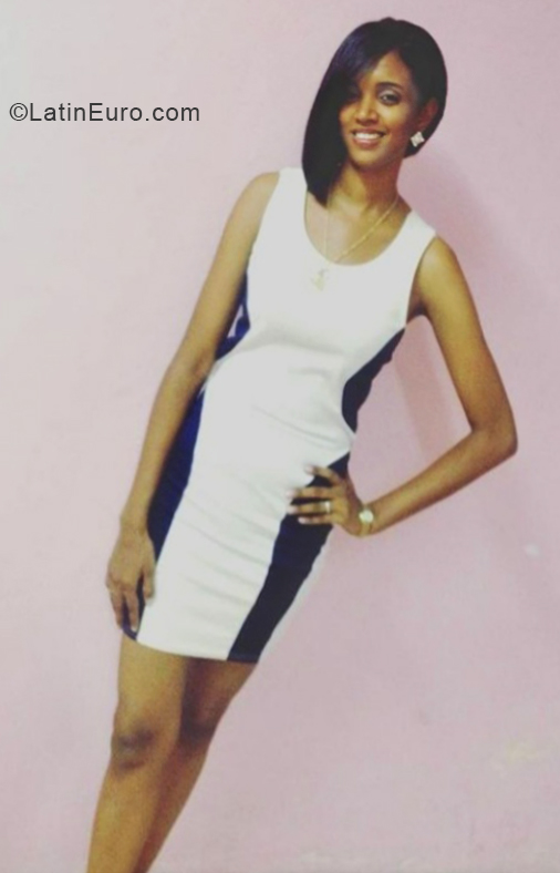 Date this charming Dominican Republic girl Yis from Santo Domingo DO40134