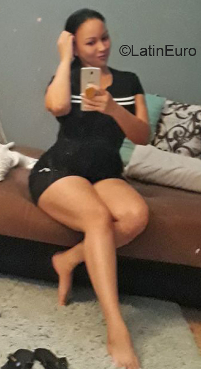 Date this stunning Dominican Republic girl Anny from Santo Domingo DO40147