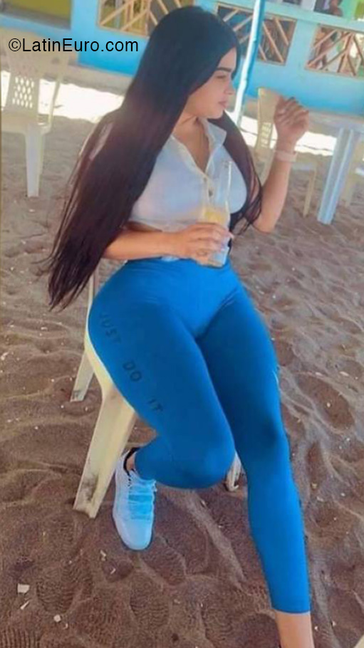 Date this georgeous Dominican Republic girl Yoadelis from Santo Domingo DO40255