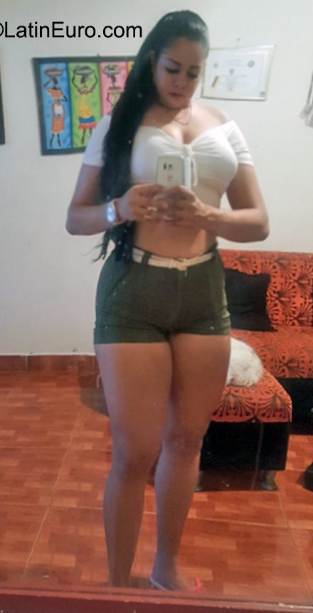 Date this sensual Colombia girl Yuli from Cali CO30991