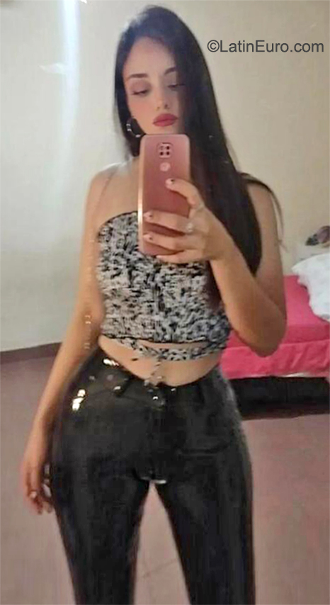 Date this pretty Argentina girl Yanina from La Rioja Capital AR810