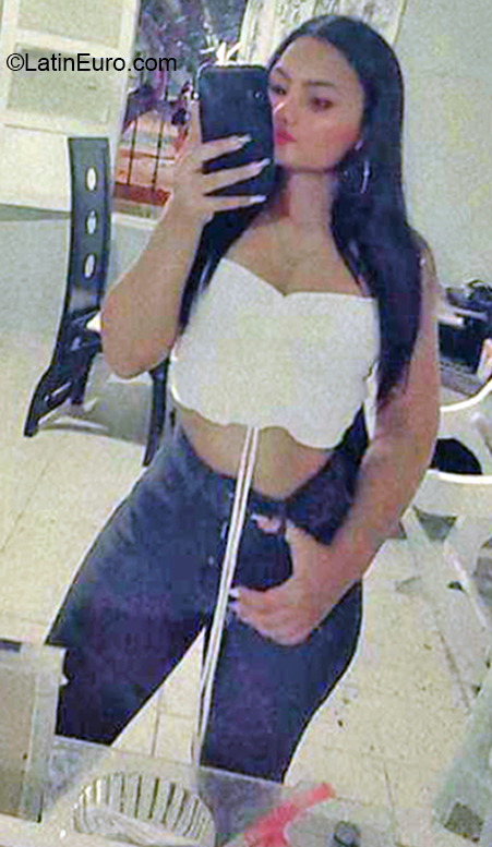 Date this foxy Colombia girl Milagros from Barranquilla CO31037