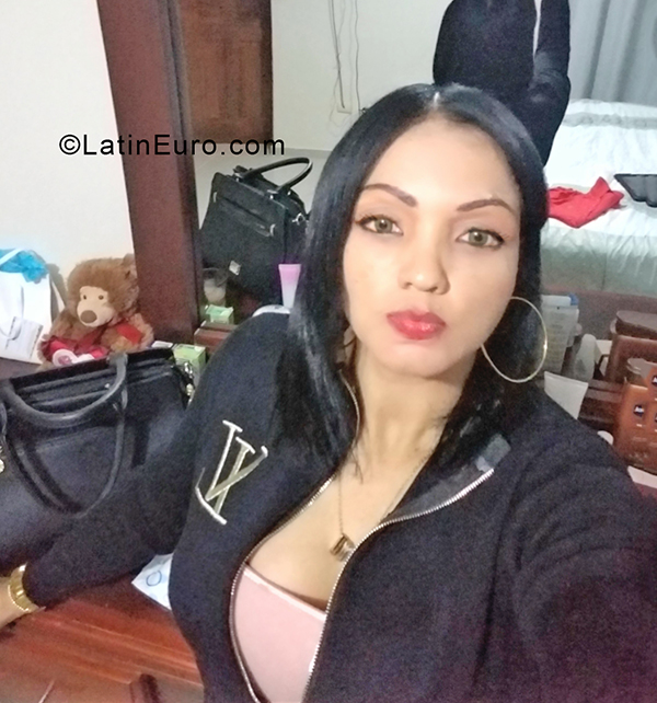 Date this sultry Dominican Republic girl Tania from Santo Domingo DO40403