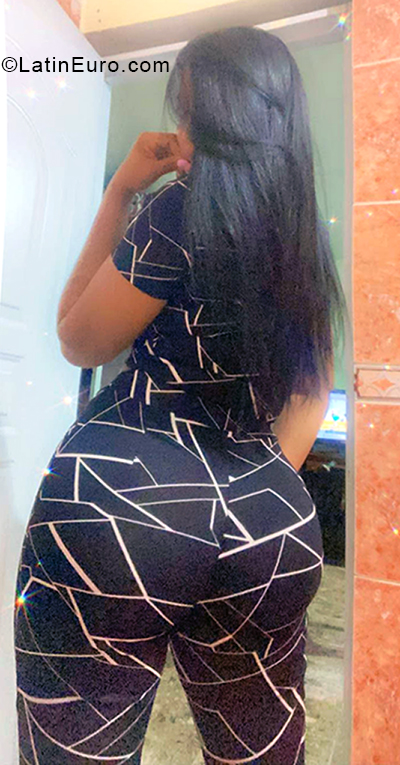 Date this pretty Dominican Republic girl Vanessa from Santo Domingo DO40404