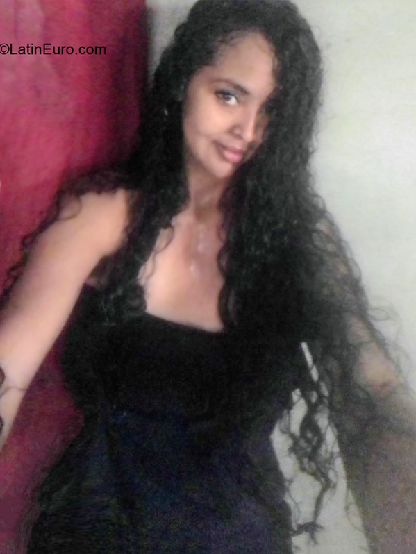 Date this sultry Dominican Republic girl Karina from Santo Domingo DO40415