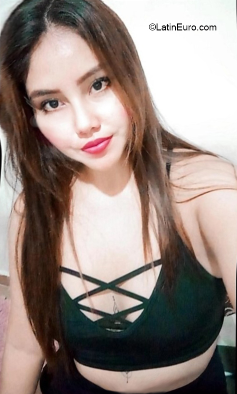 Date this georgeous Bolivia girl Kattaleya from Santa Cruz BO133