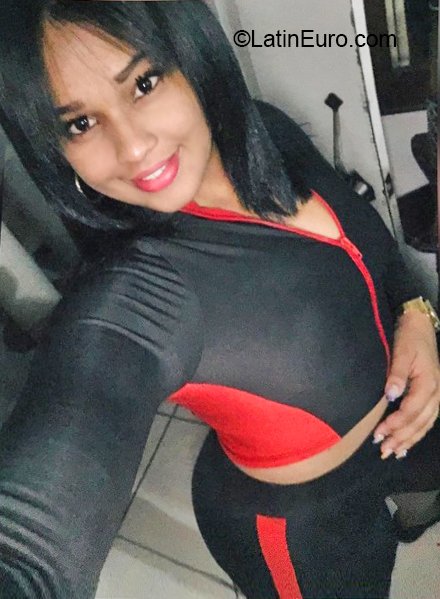 Date this happy Dominican Republic girl Genesis from Santiago DO40555