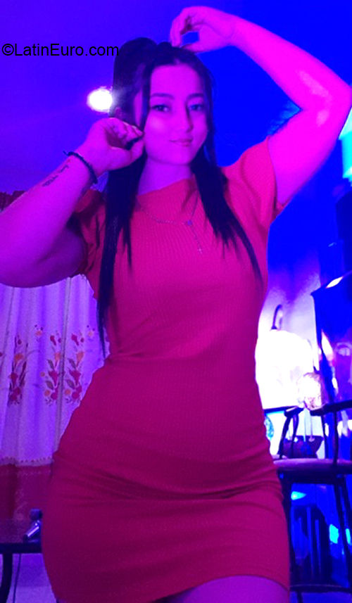 Date this voluptuous Colombia girl Cris from Cali CO31339