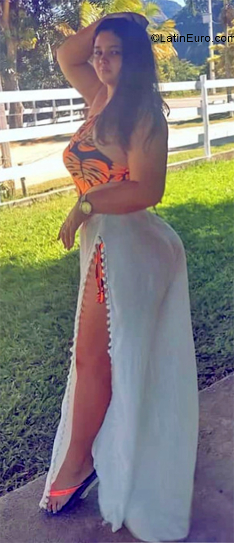 Date this voluptuous Brazil girl CAMILA from Rio de janeiro BR11724