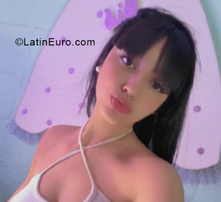 Date this good-looking Uruguay girl Abi from Montevideo UY88