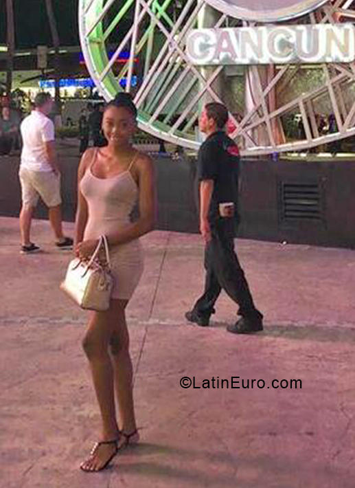 Date this attractive Colombia girl Valentina from Cali CO31527