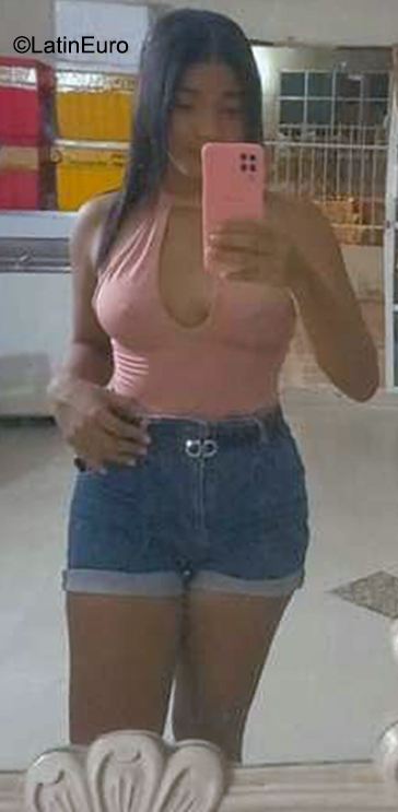 Date this voluptuous Colombia girl Aura from Cartagena De Indias CO31577