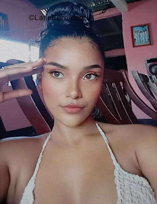 Date this sultry Nicaragua girl Leslie from Managua NI294