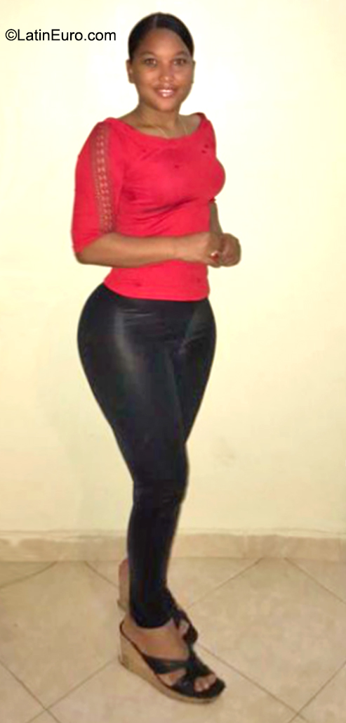 Date this hot Dominican Republic girl Yaniris from Santiago DO40845