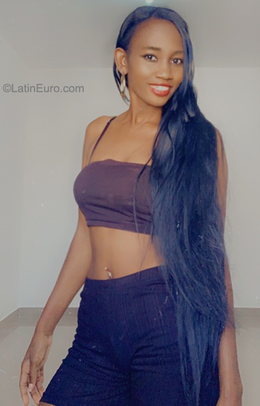 Date this delightful Dominican Republic girl La negra from Santiago DO40872