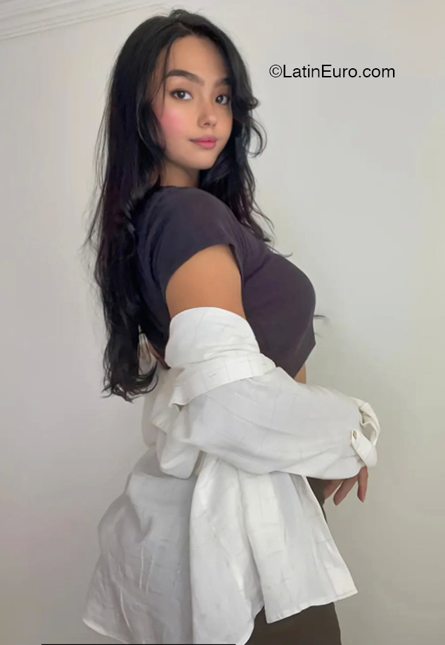 Date this stunning Colombia girl Valentina from Cali CO32199