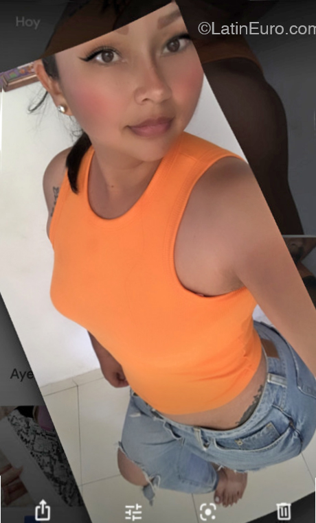 Date this happy Colombia girl Carolina from Sogamoso CO32325