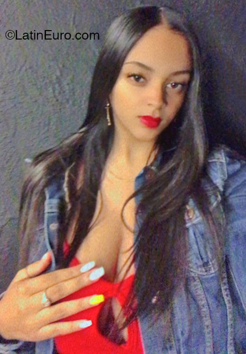 Date this good-looking Dominican Republic girl Camila janelys from Santo Domingo DO45297