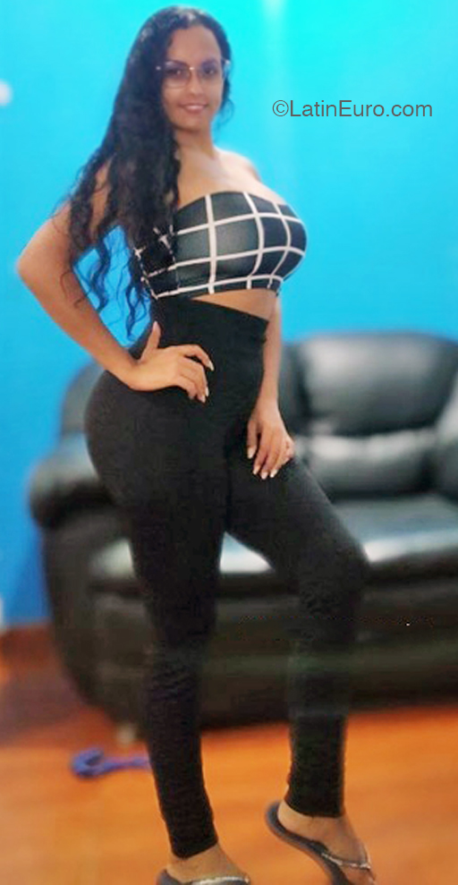 Date this good-looking United States girl Andreina from Caracas CO32423