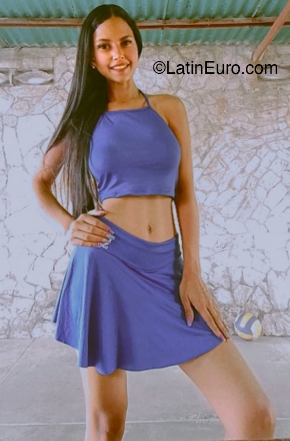 Date this attractive Venezuela girl Mariana from  VE4586