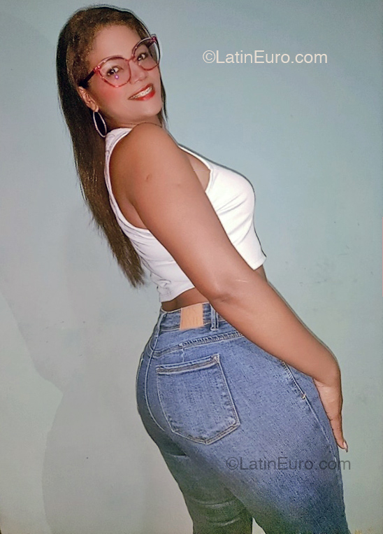 Date this charming Venezuela girl Leidismar from Caracas VE4897