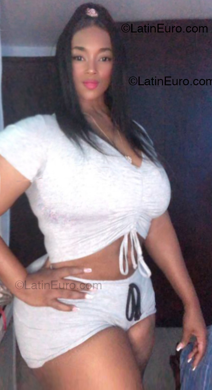 Date this fun Colombia girl Kmila from Armenia CO32994