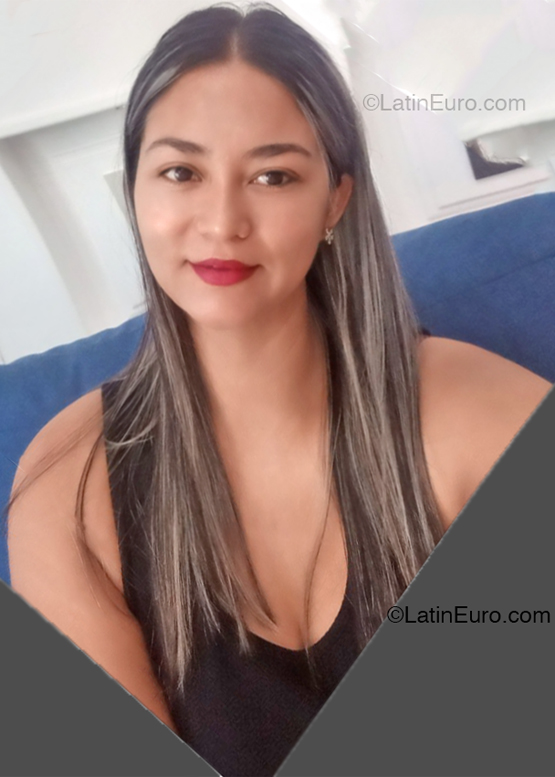 Date this sultry Venezuela girl Mariannis from Guayana VE4987