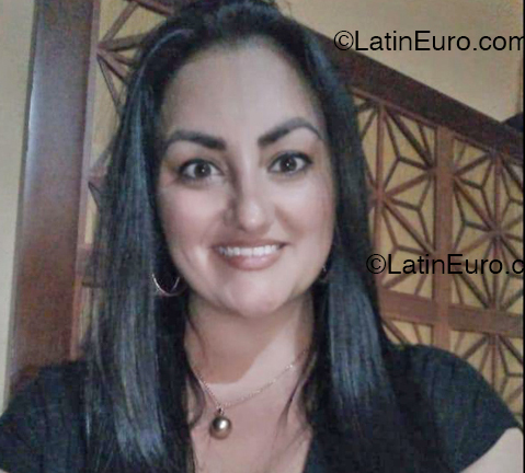 Date this young Costa Rica girl Yesenia from Alajuela CR553