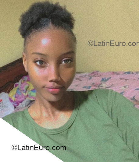 Date this attractive Dominican Republic girl Yinia from La Romana DO53577